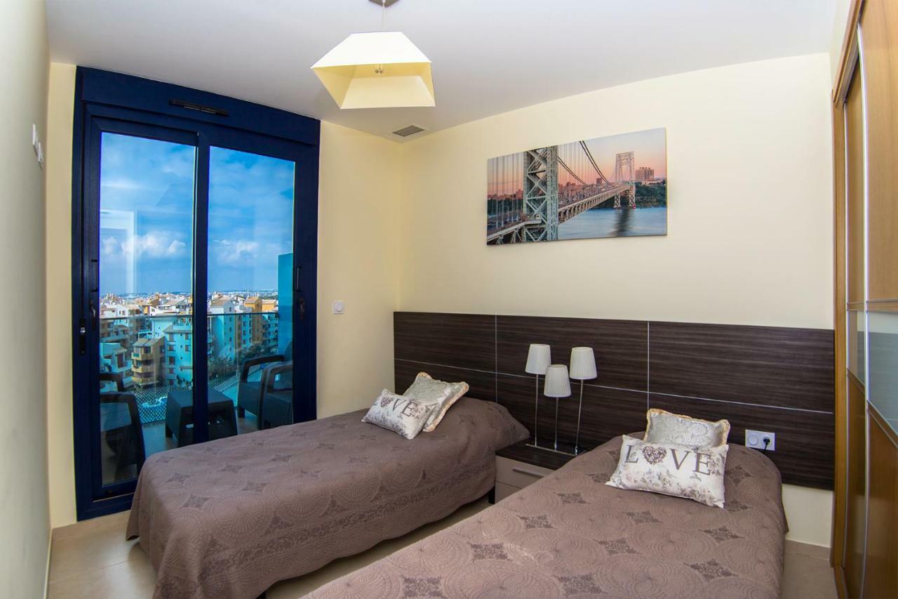 Apartamento Sea Senses Victoria Frente Al Mar Torrevieja Exteriér fotografie